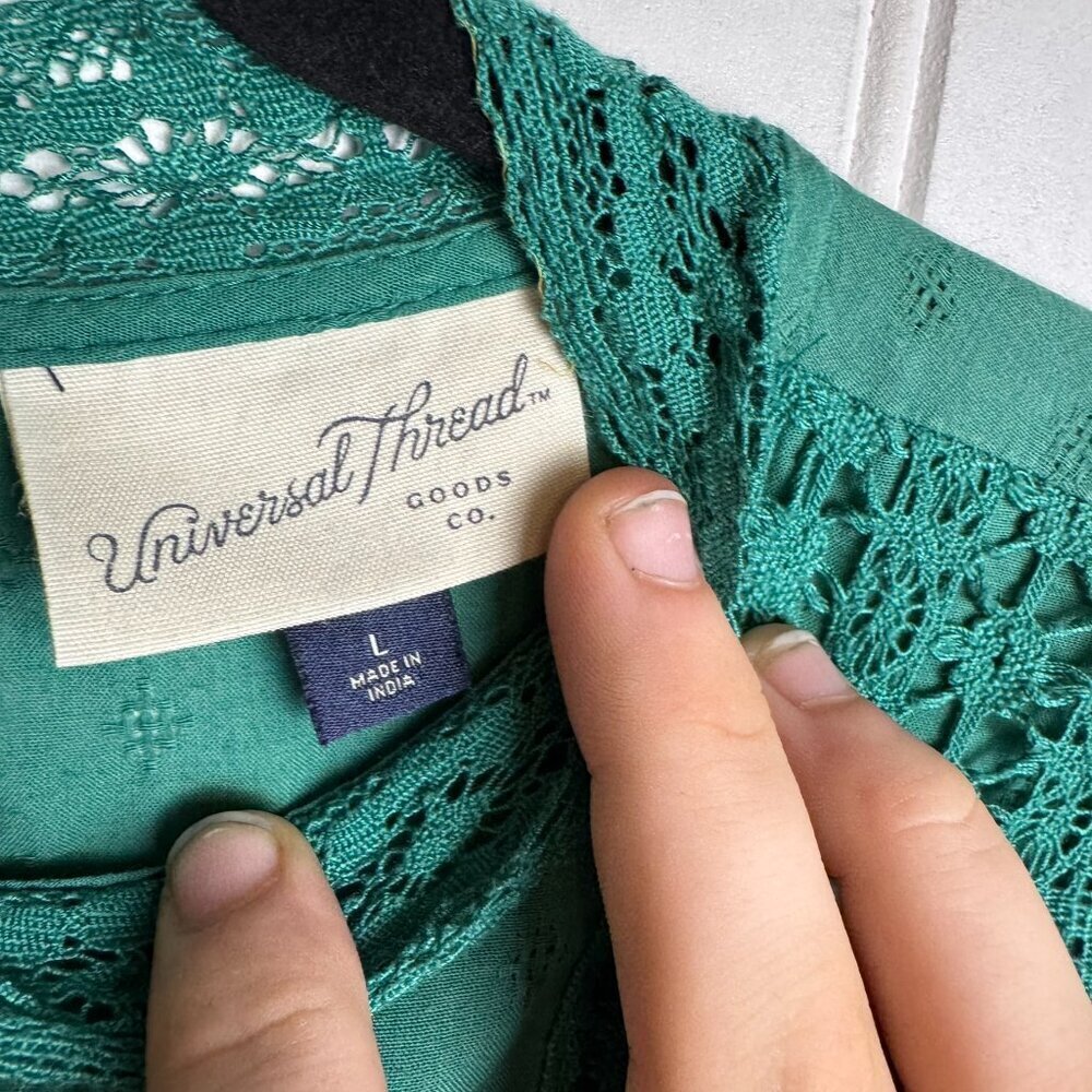 Universal Thread Green Short Sleeve Blouse Size Large Lace Accent C21 - Picture 4 of 5